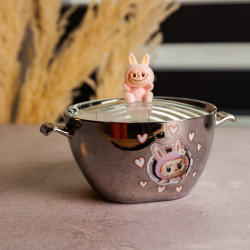 Бульонница фарфоровая Labubu с крышкой и ручками 800 (мл) Ø15 (см) детская тарелка для супа и лапши Серебристый с розовым FM-34C Удобство и стиль Jooki