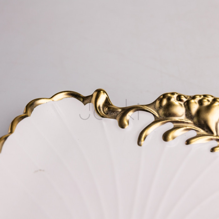 Блюдо порцелянове Aurelia сервірувальне 22.2*20.7*3 см із золотими фігурними краями Yiwu YYSH1218  Jooki