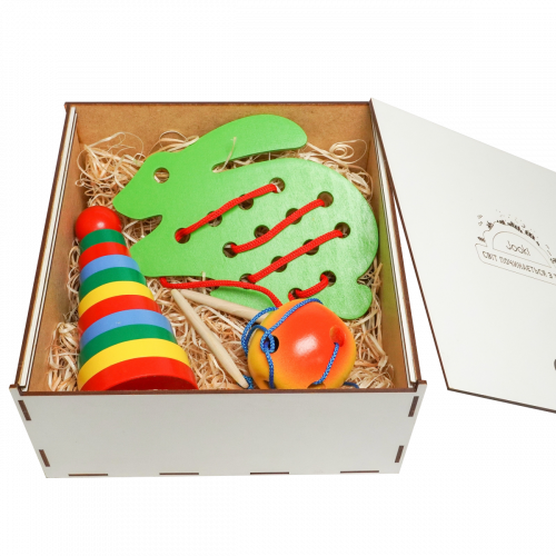  Эко подарочный  набор, шнуровка «Кролик» + шнуровка «Яблоко»+ Пирамидка «Кольцевая»+ подарочная коробка